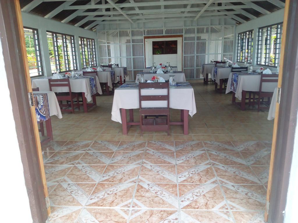 Готель Vacations Beach Fale Manase Екстер'єр фото