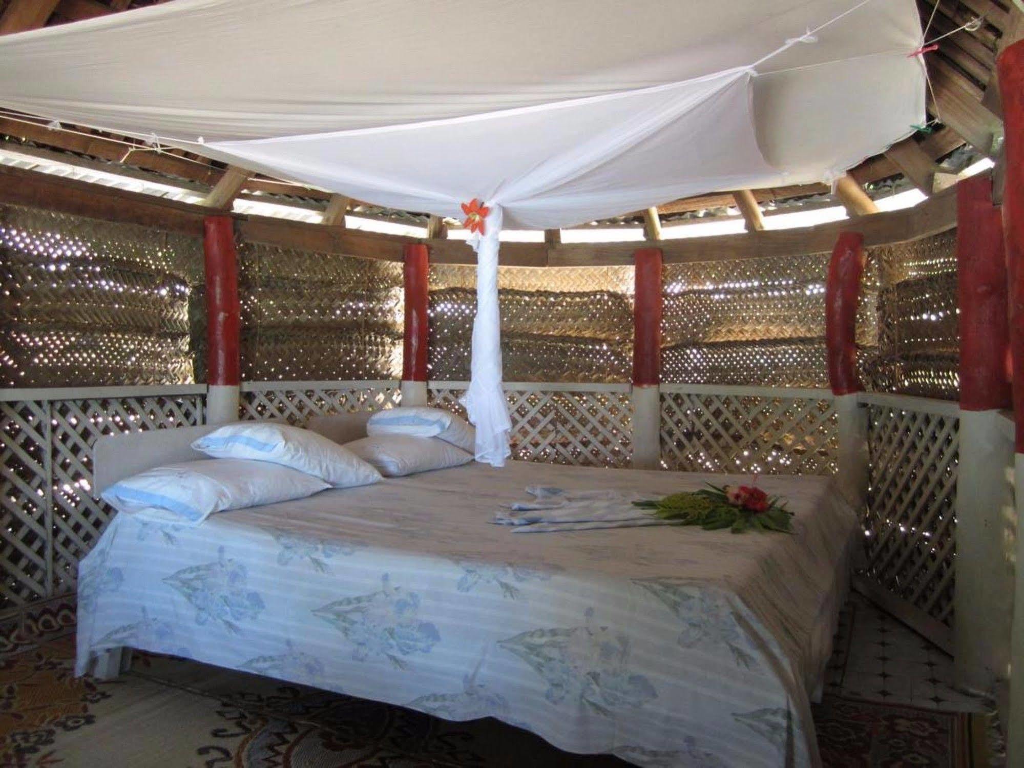 Готель Vacations Beach Fale Manase Екстер'єр фото