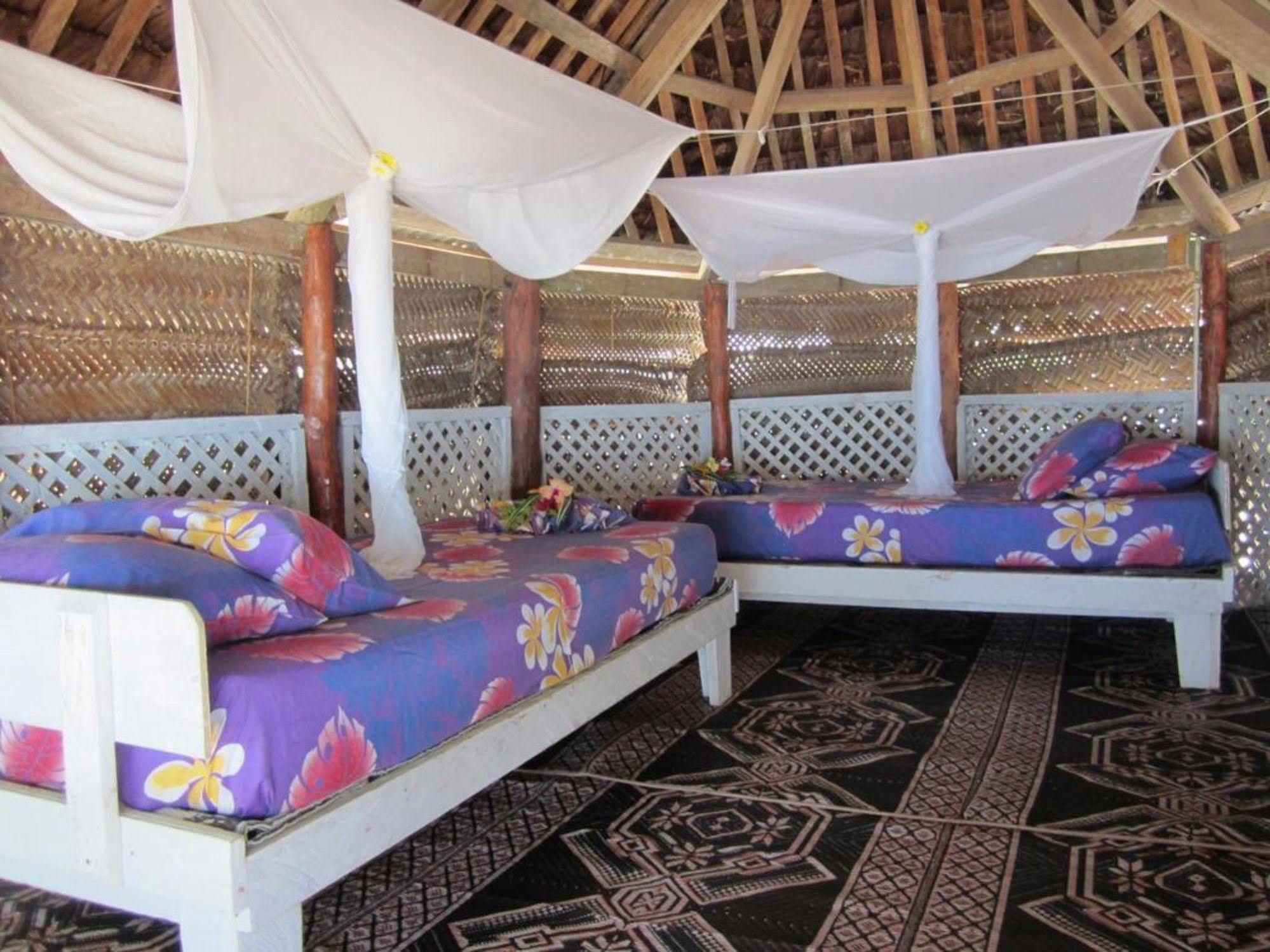 Готель Vacations Beach Fale Manase Екстер'єр фото