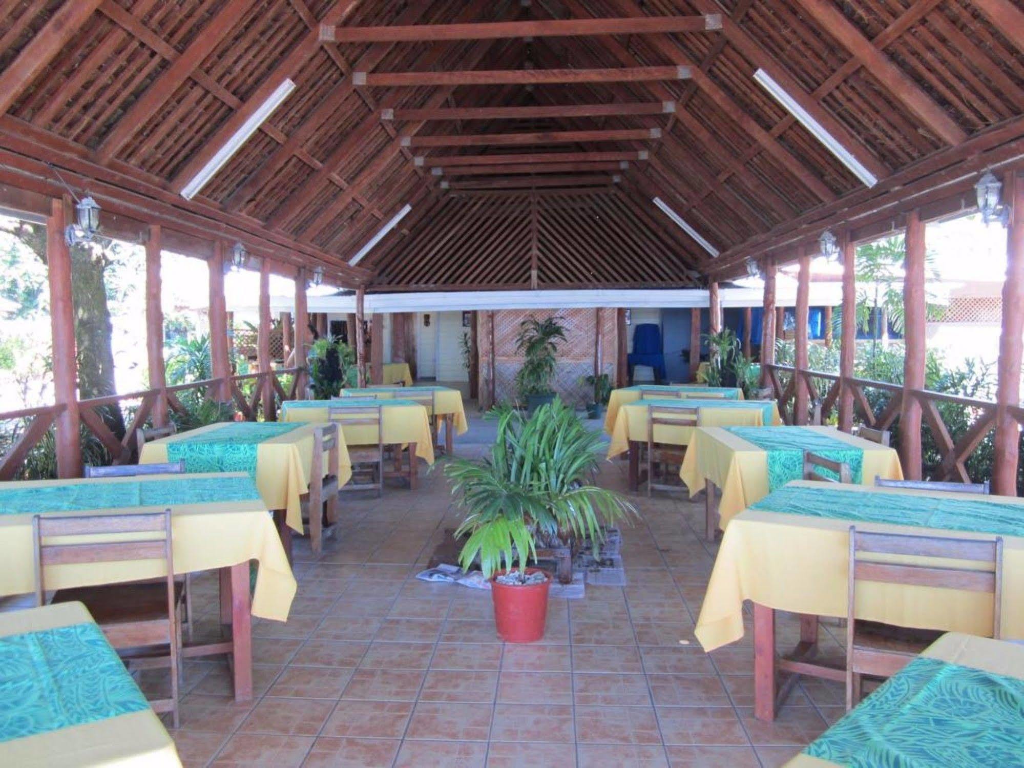 Готель Vacations Beach Fale Manase Екстер'єр фото